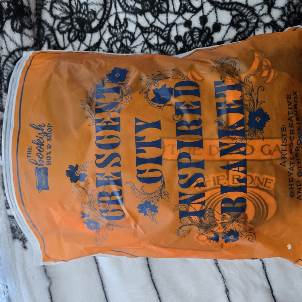 Cresent City Lunathion Throw Blanket - Picture 3 of 3